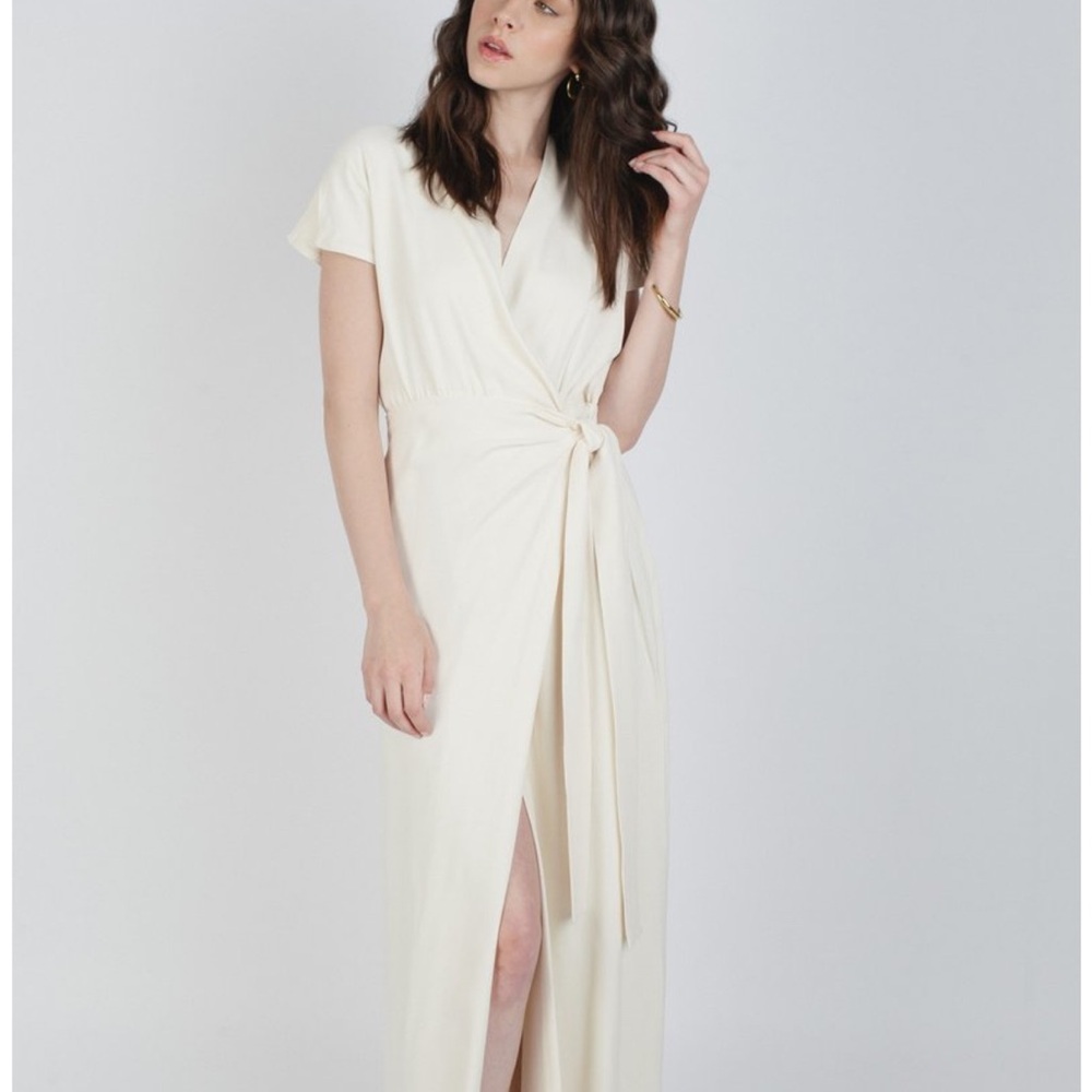 LES HEROINES Elegant Cream Wrap Dress